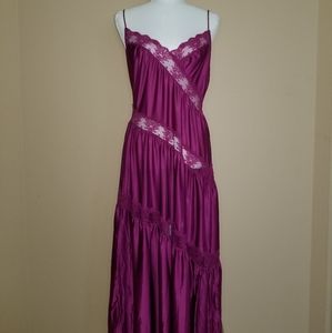 Henson Kickernick violet nightgown and robe